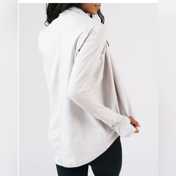 Zyia Cream Yoga Shawl XS - Picture 8 of 8